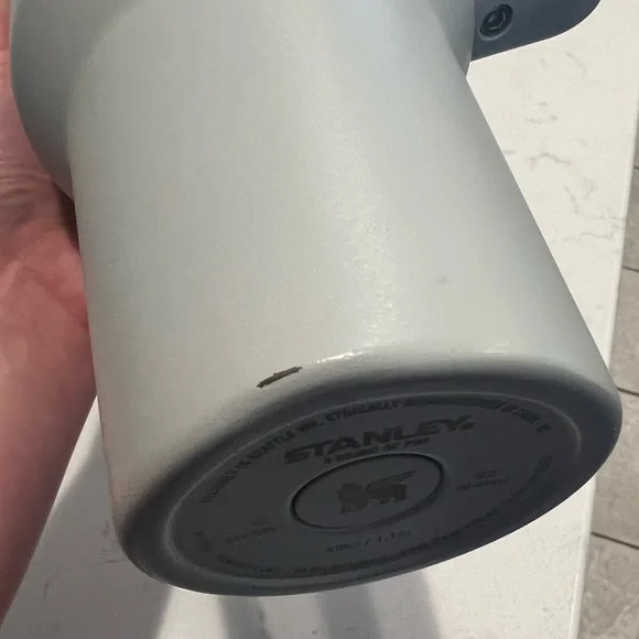 Stanley Quencher H2.0 40 oz Frost Used - Picture 5 of 7